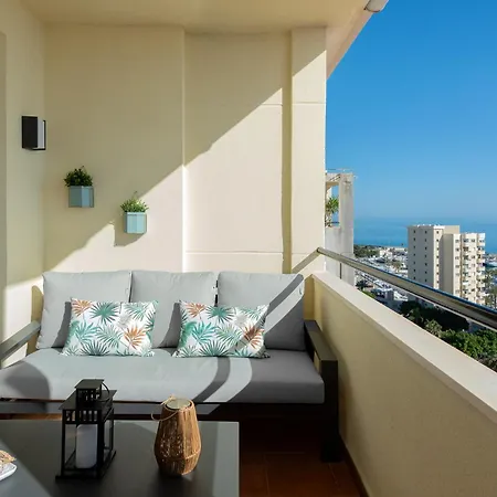 Terrace By The Sea Penthouse & Puerto De إِستيبونا